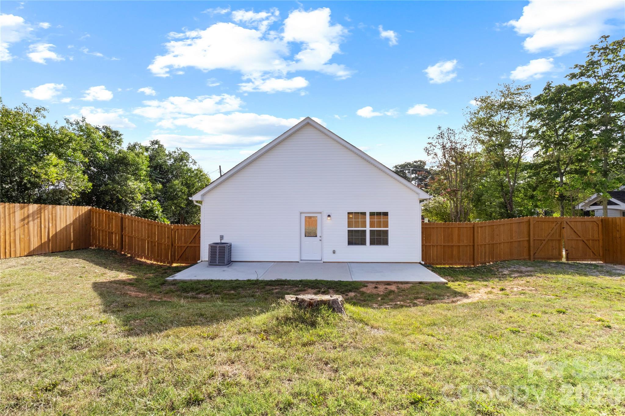 934 N New Hope Road Property Photo 15