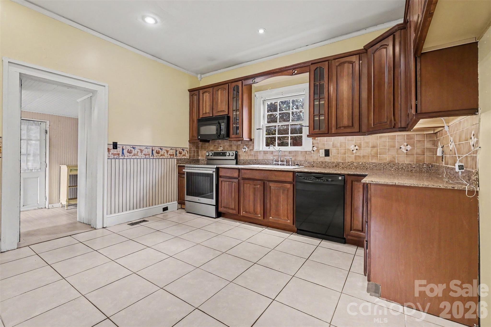 75 Cabarrus Avenue Property Photo 10