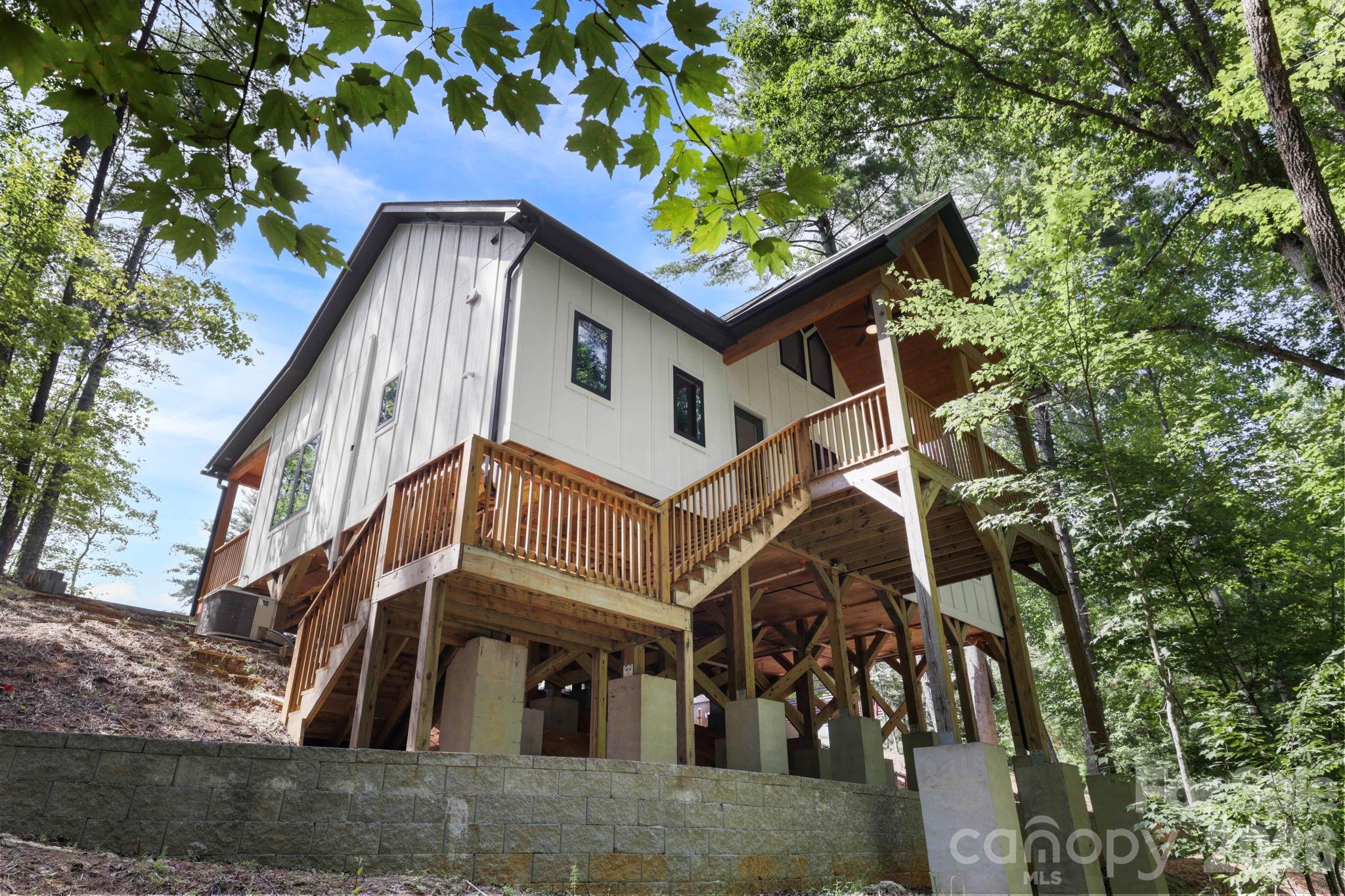 338 Hawks Terrace Property Photo 3