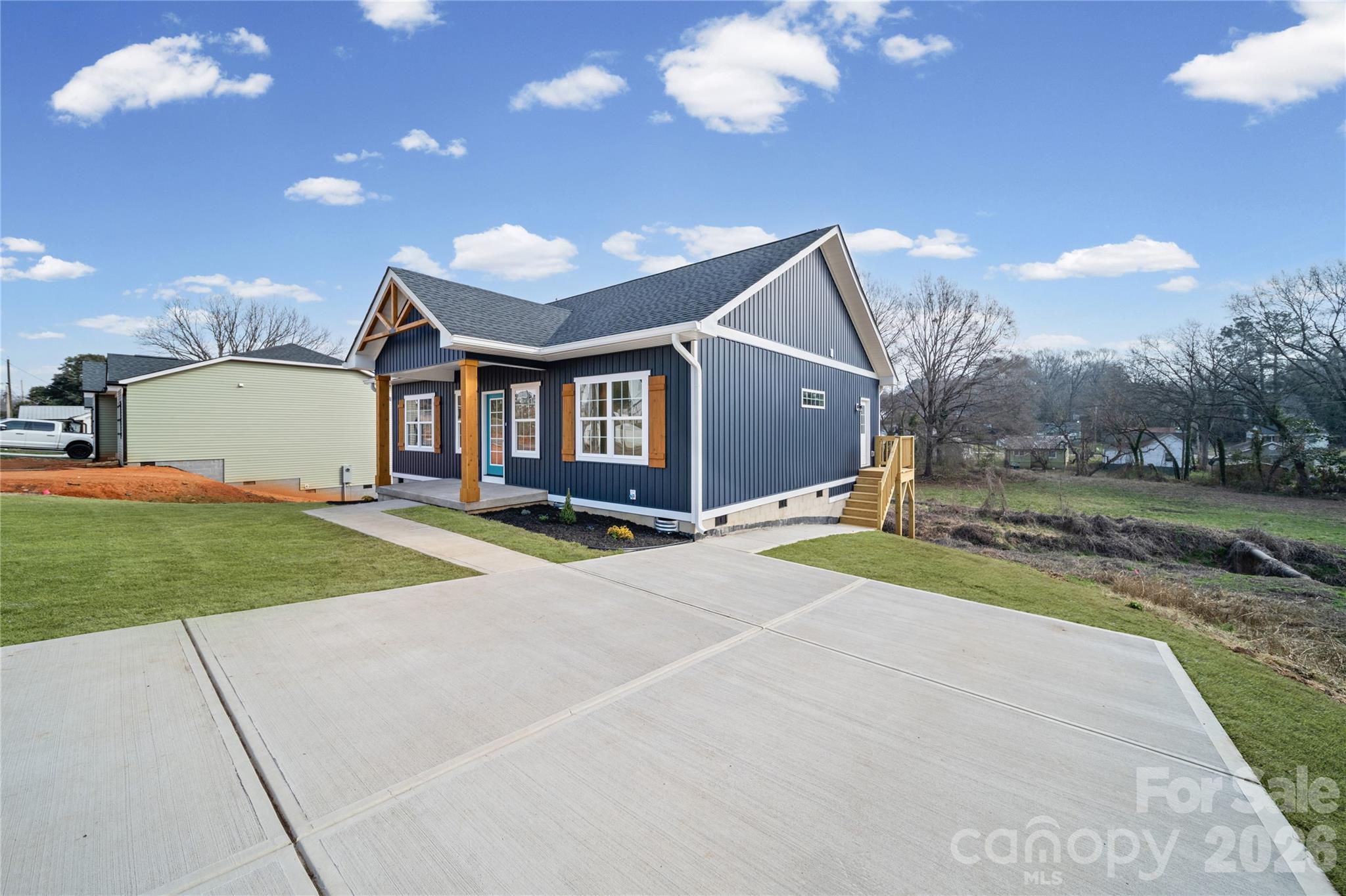 412 S Hill Street Property Photo 2