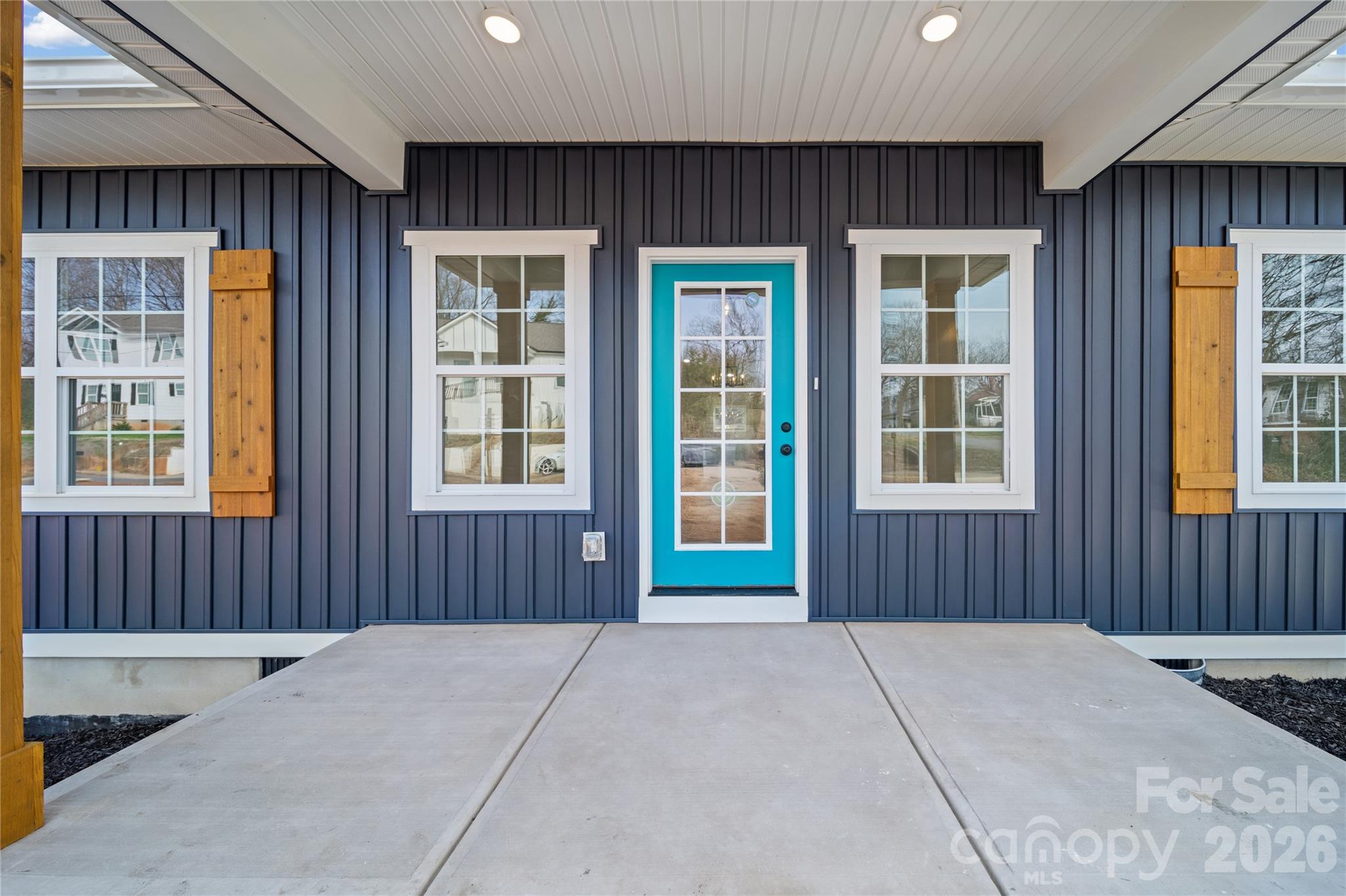 412 S Hill Street Property Photo 3