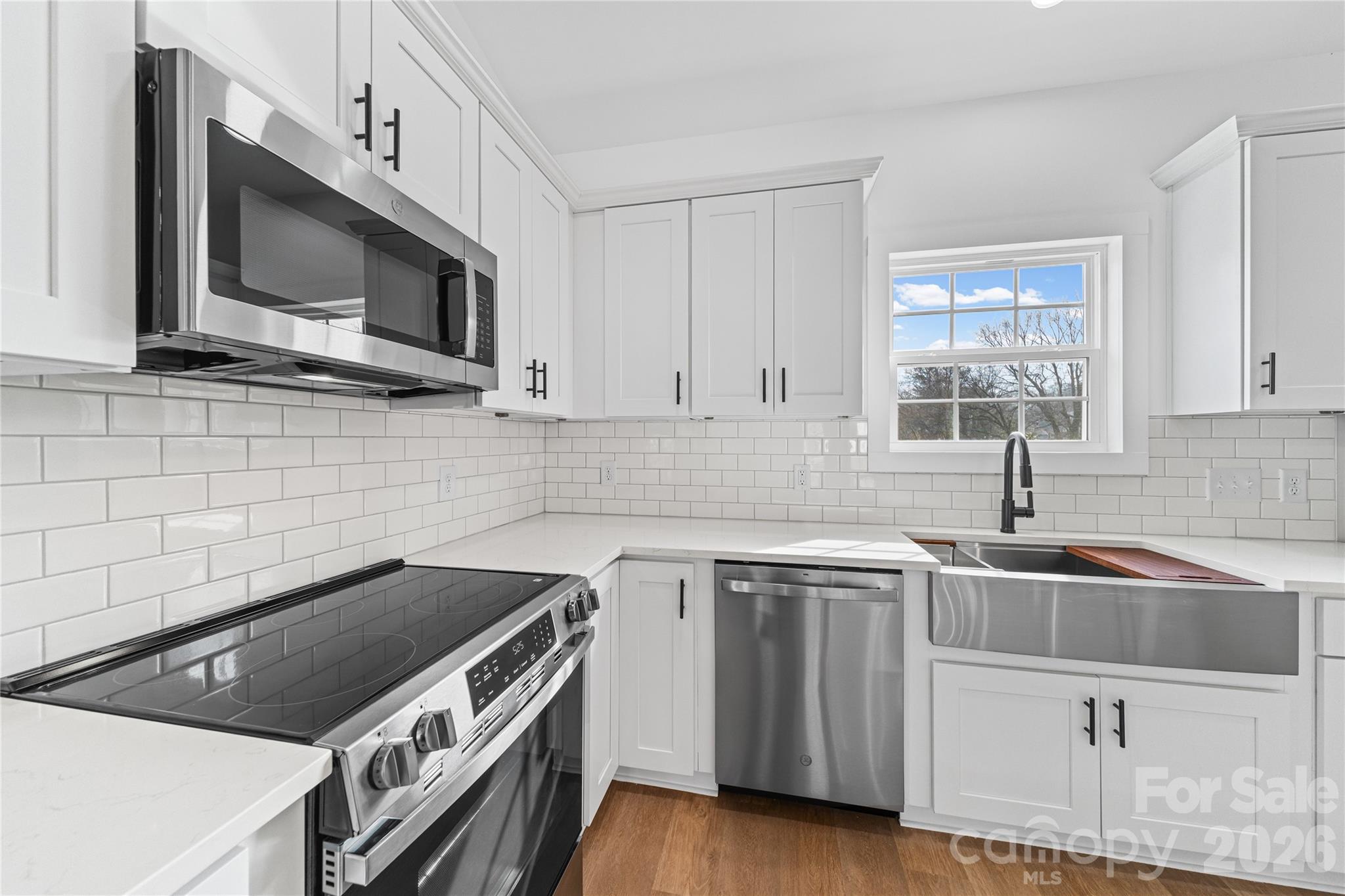 412 S Hill Street Property Photo 8