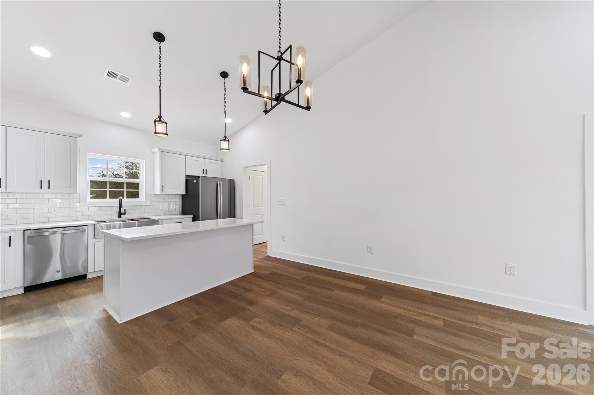 412 S Hill Street Property Photo 10