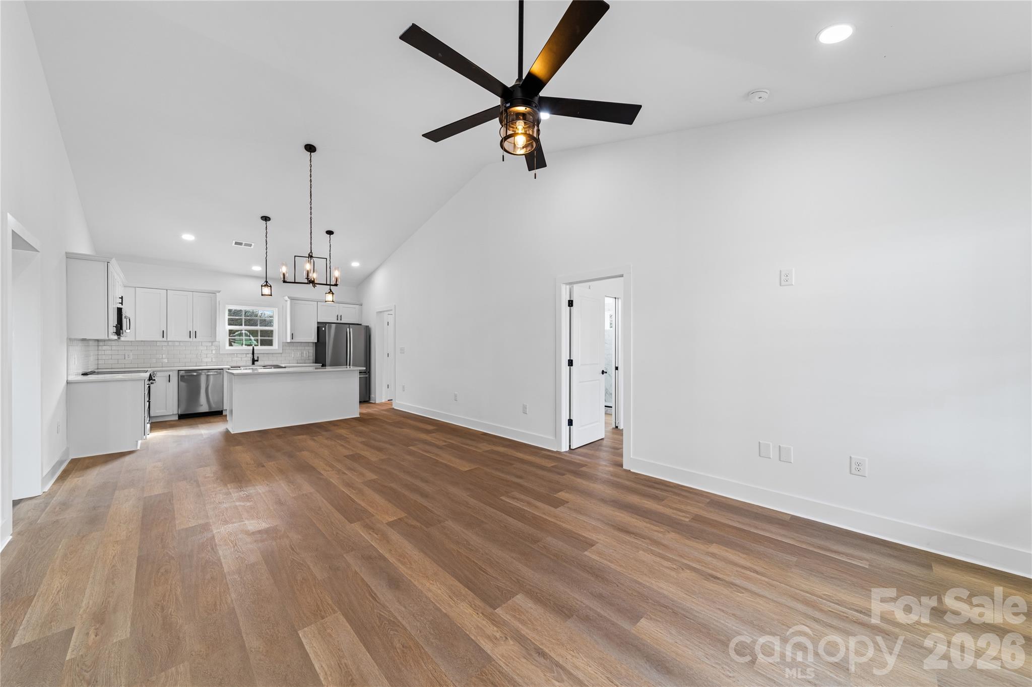 412 S Hill Street Property Photo 11