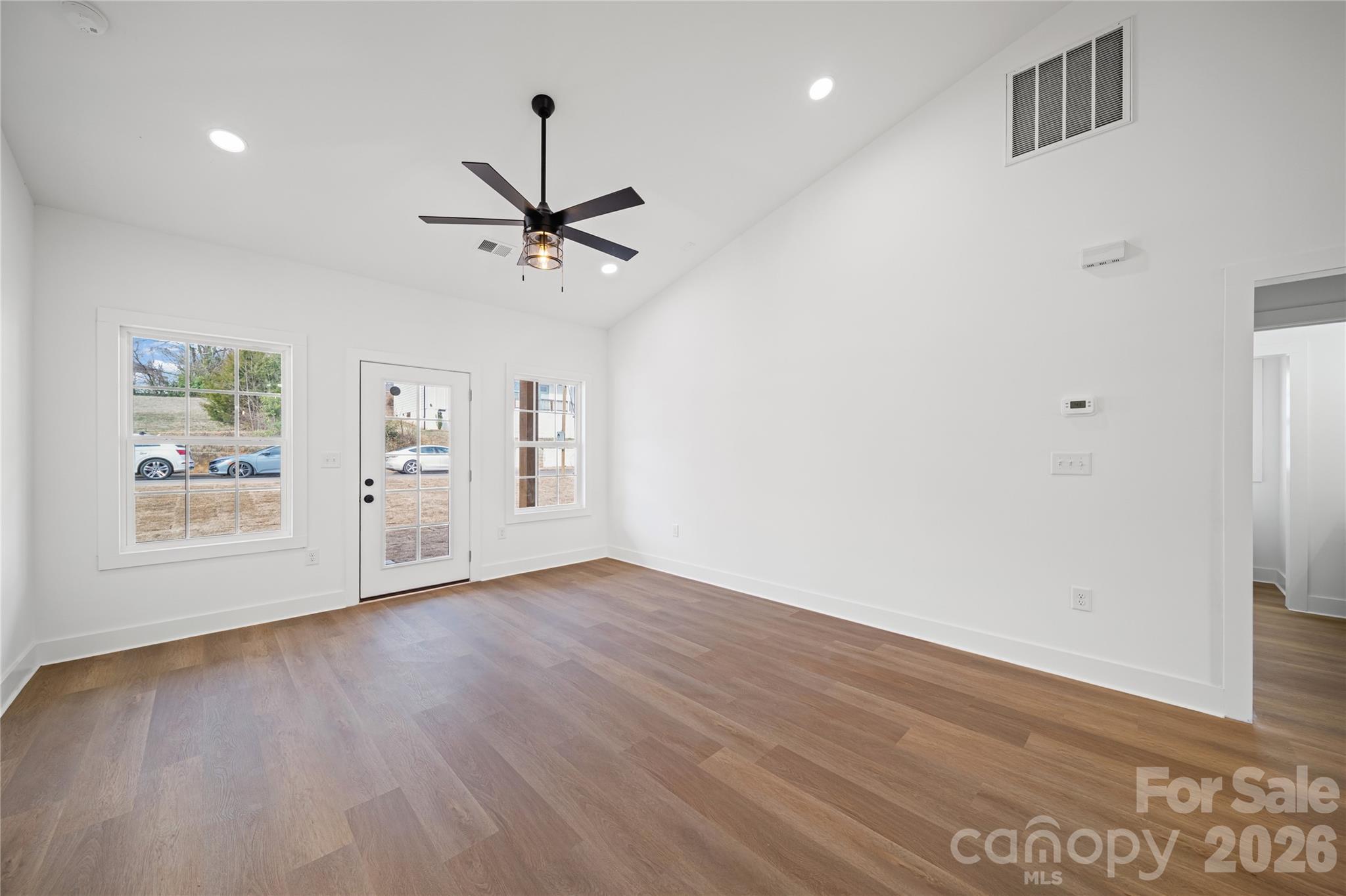 412 S Hill Street Property Photo 12