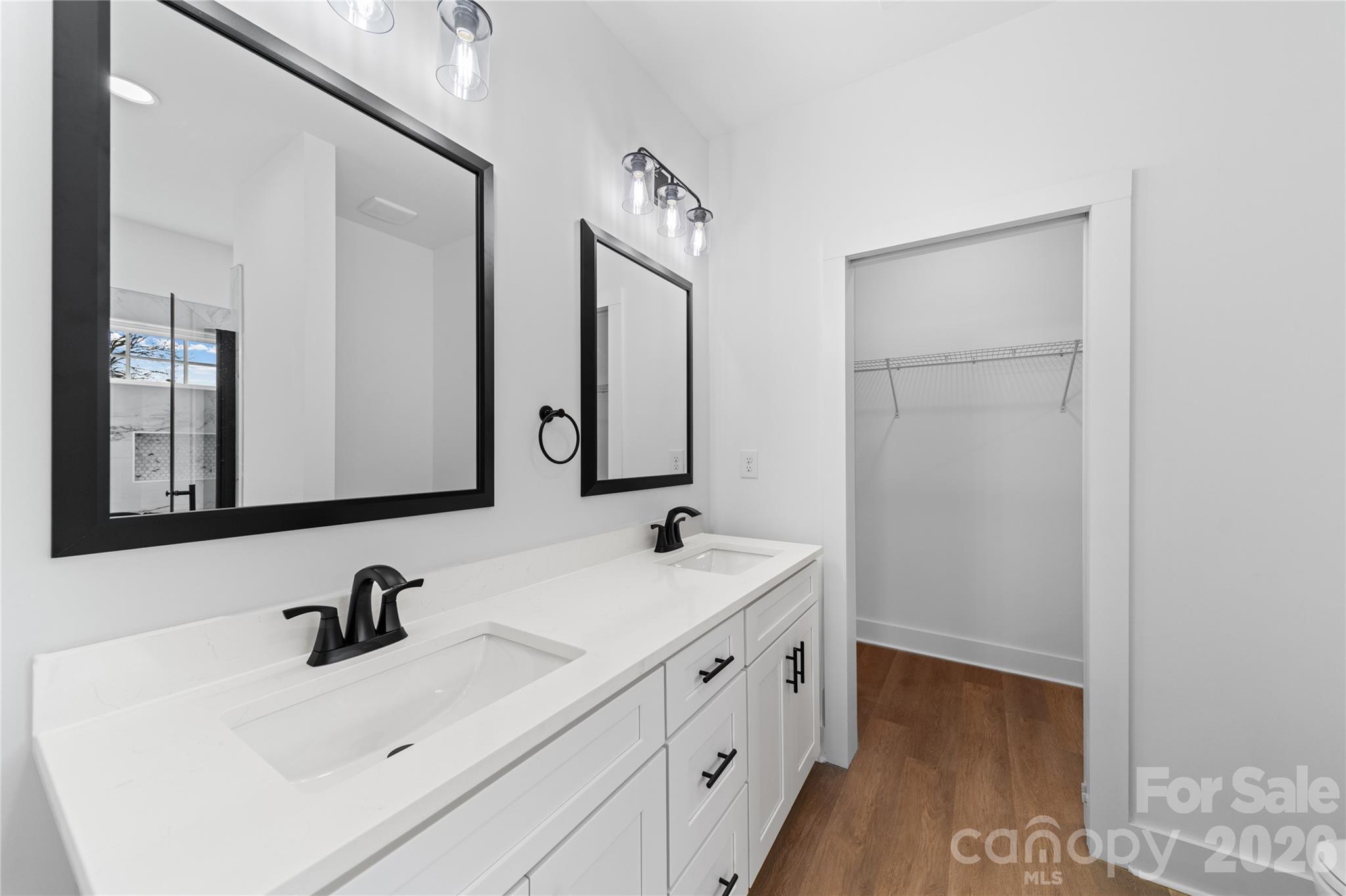 412 S Hill Street Property Photo 15