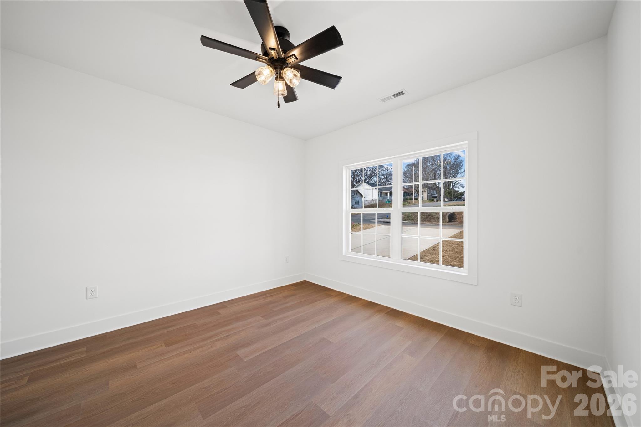 412 S Hill Street Property Photo 16
