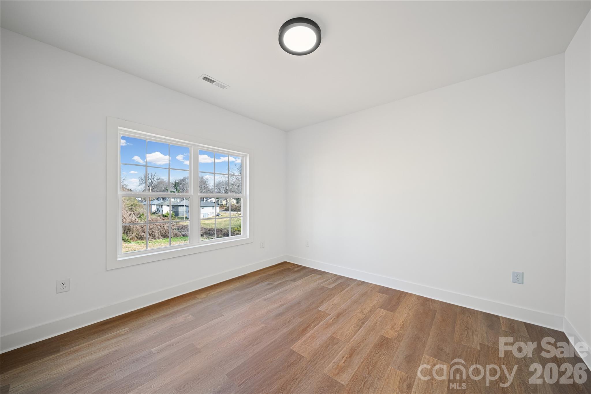 412 S Hill Street Property Photo 19