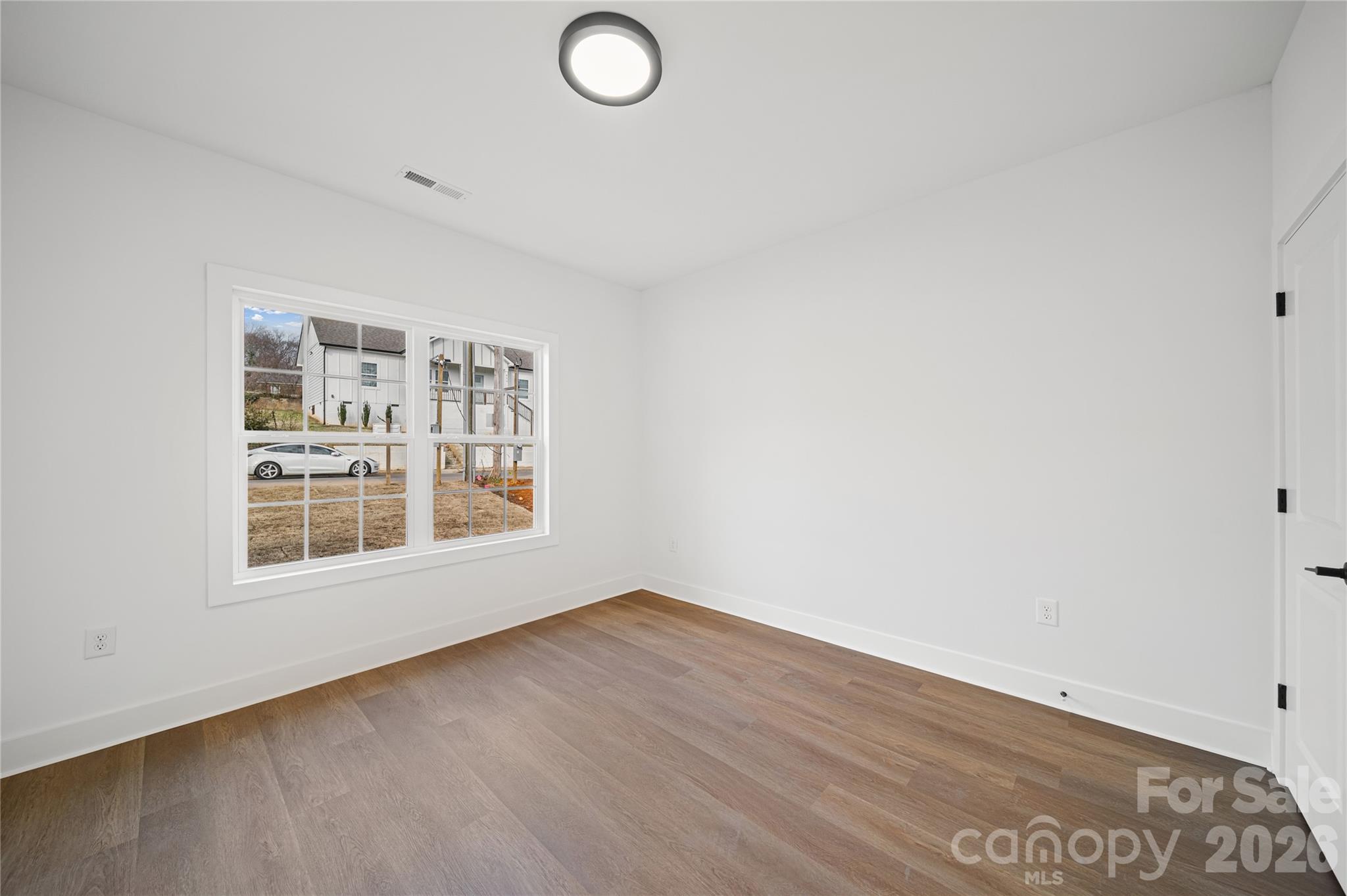 412 S Hill Street Property Photo 23