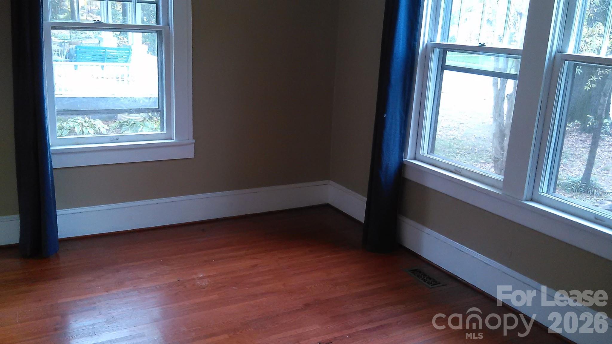 1201 E 35th Street Property Photo 4