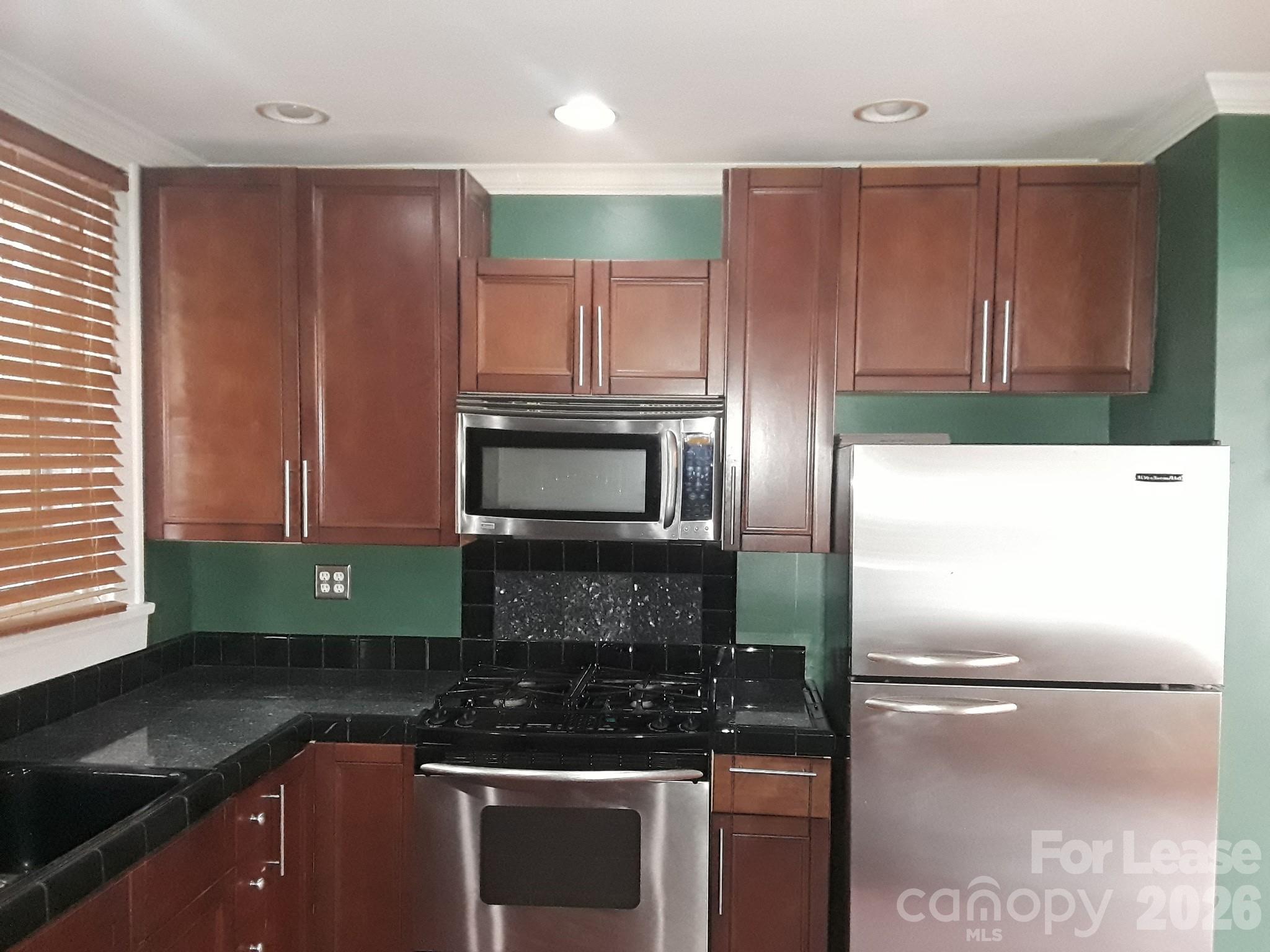 1201 E 35th Street Property Photo 6
