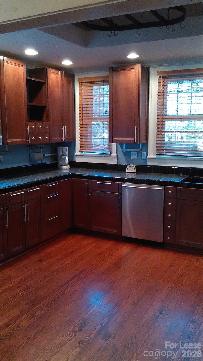 1201 E 35th Street Property Photo 7