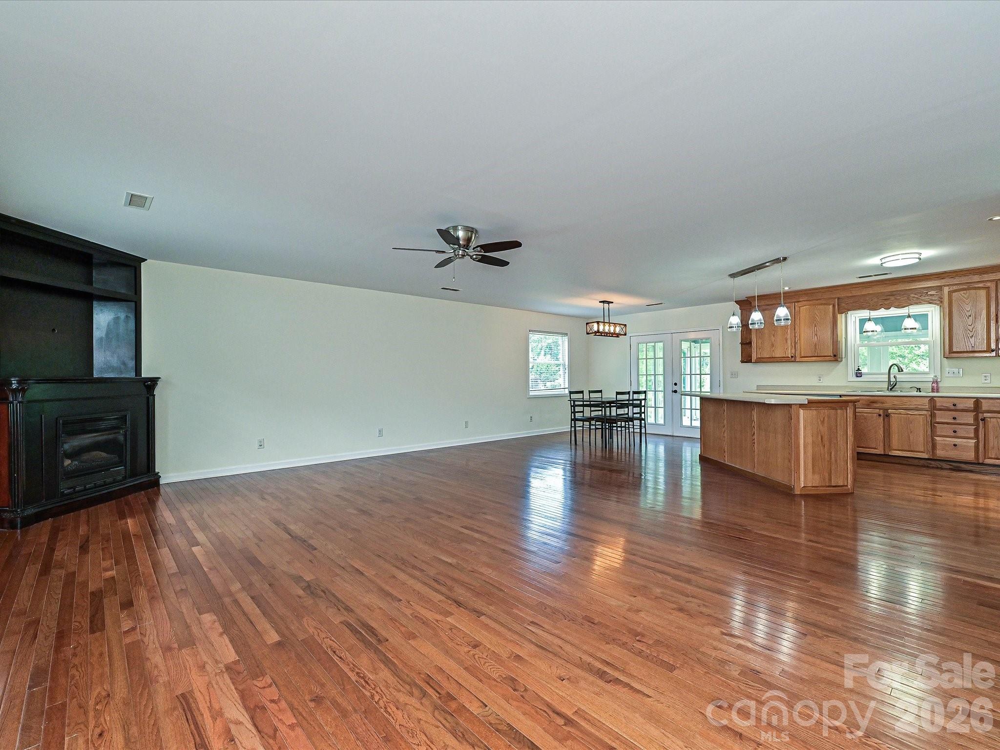 511 Manchester Road 679 Property Photo 5