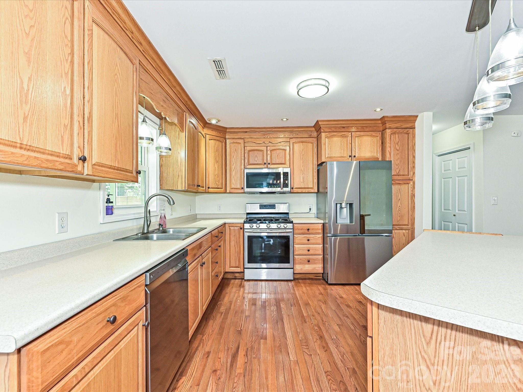 511 Manchester Road 679 Property Photo 9