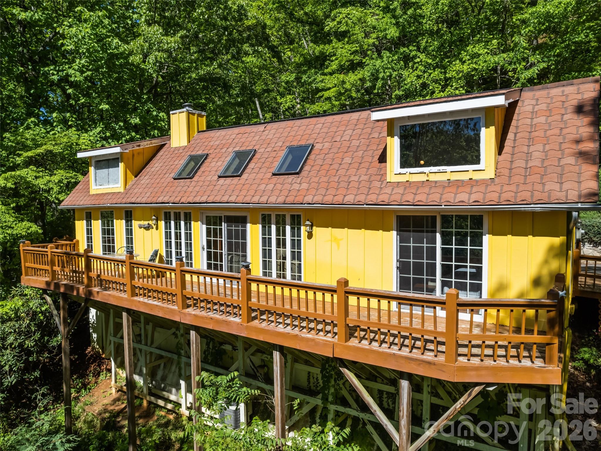 969 Mountain View Drive Property Photo 3
