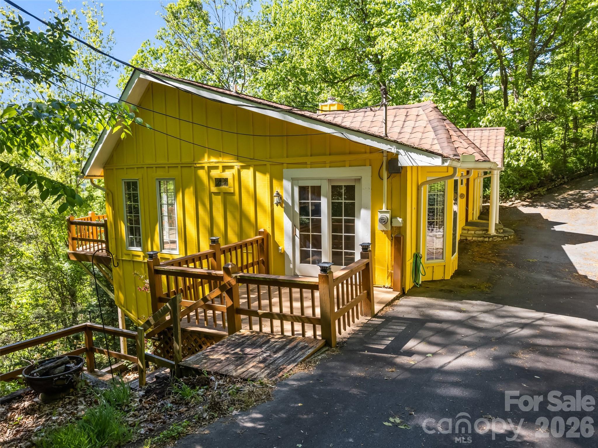 969 Mountain View Drive Property Photo 6