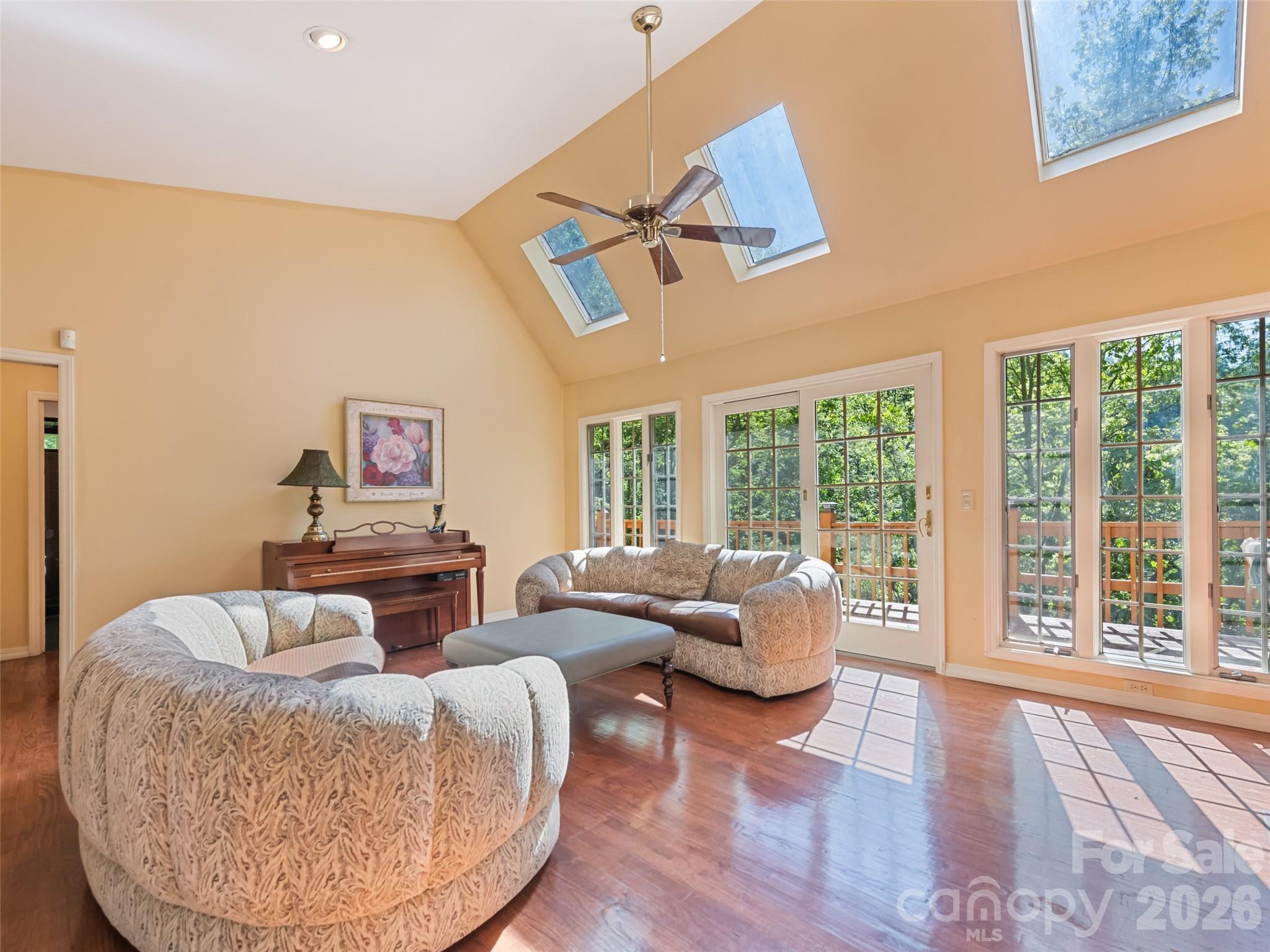 969 Mountain View Drive Property Photo 13