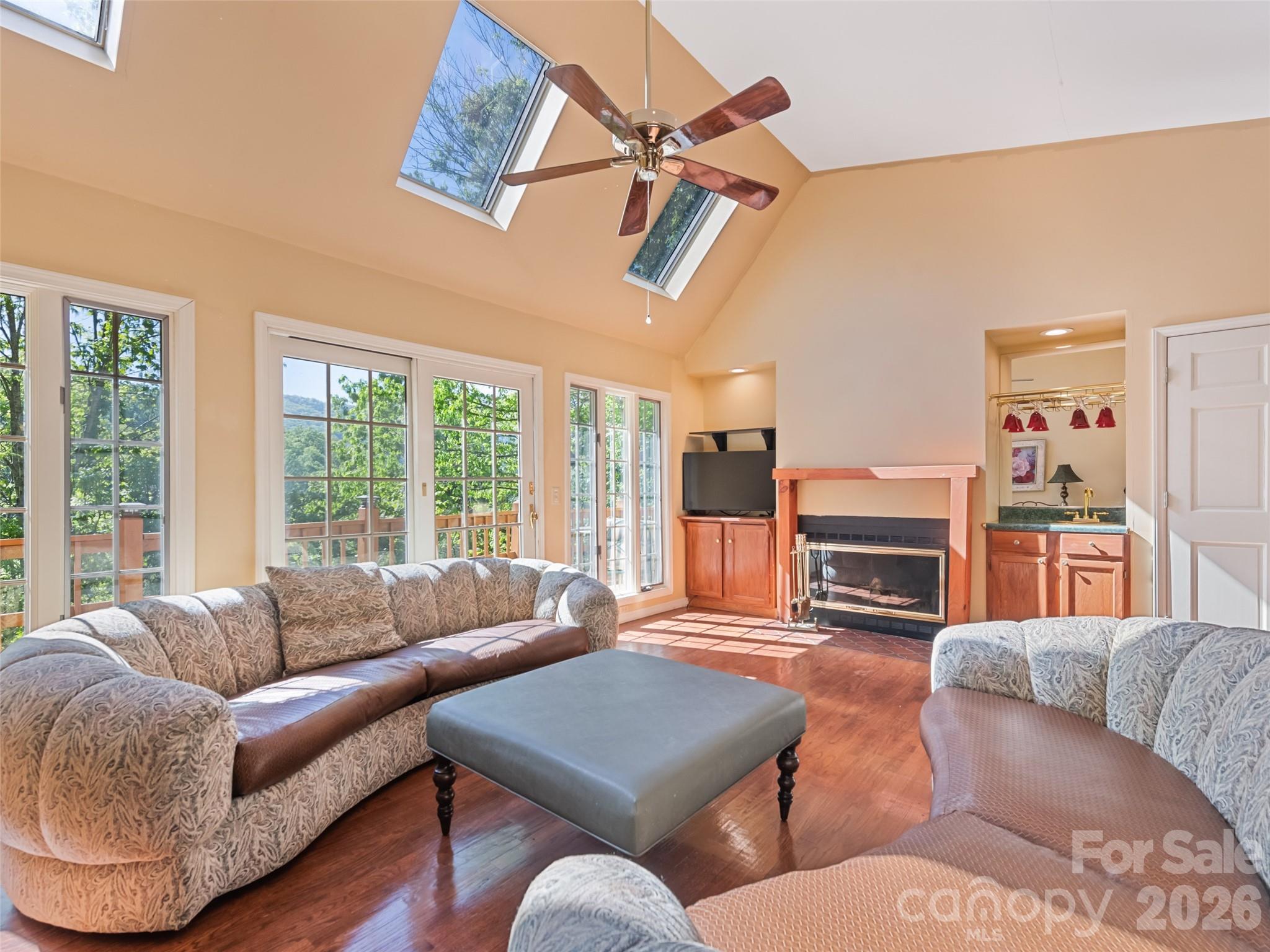 969 Mountain View Drive Property Photo 14