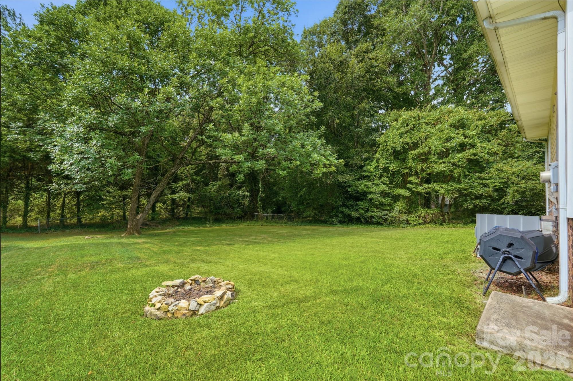 605 Powerline Avenue Property Photo 2