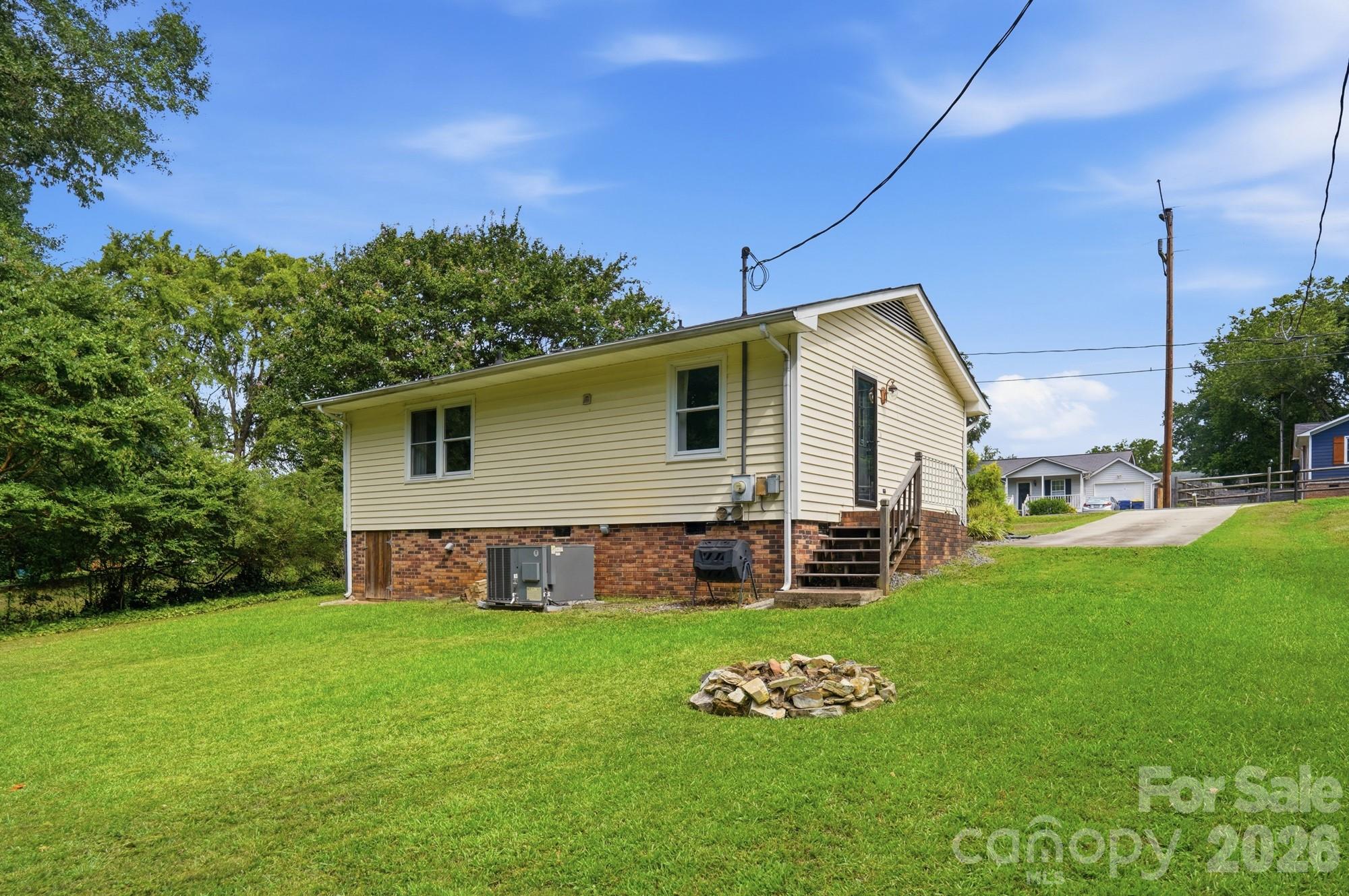 605 Powerline Avenue Property Photo 21