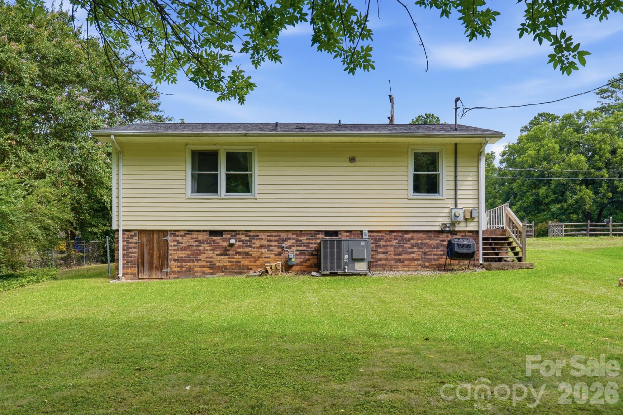 605 Powerline Avenue Property Photo 24