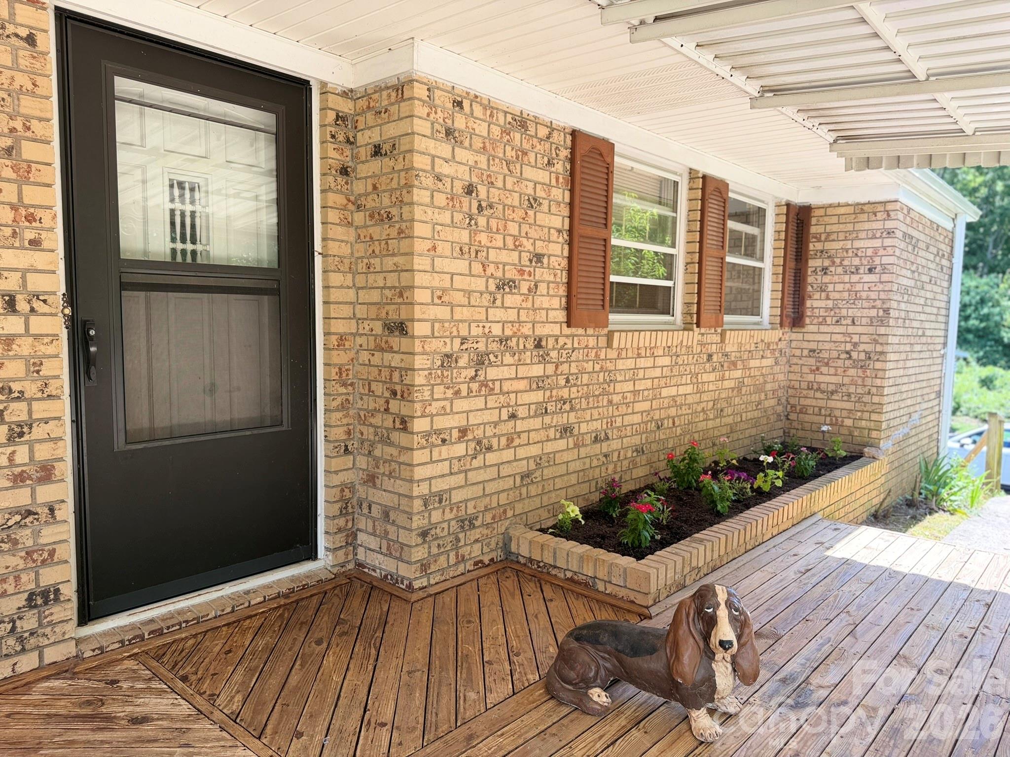 142 Avondale Road Property Photo 4