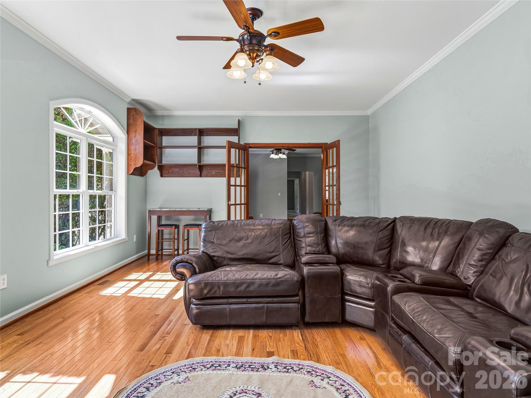 1082 S Main Street Property Photo 6
