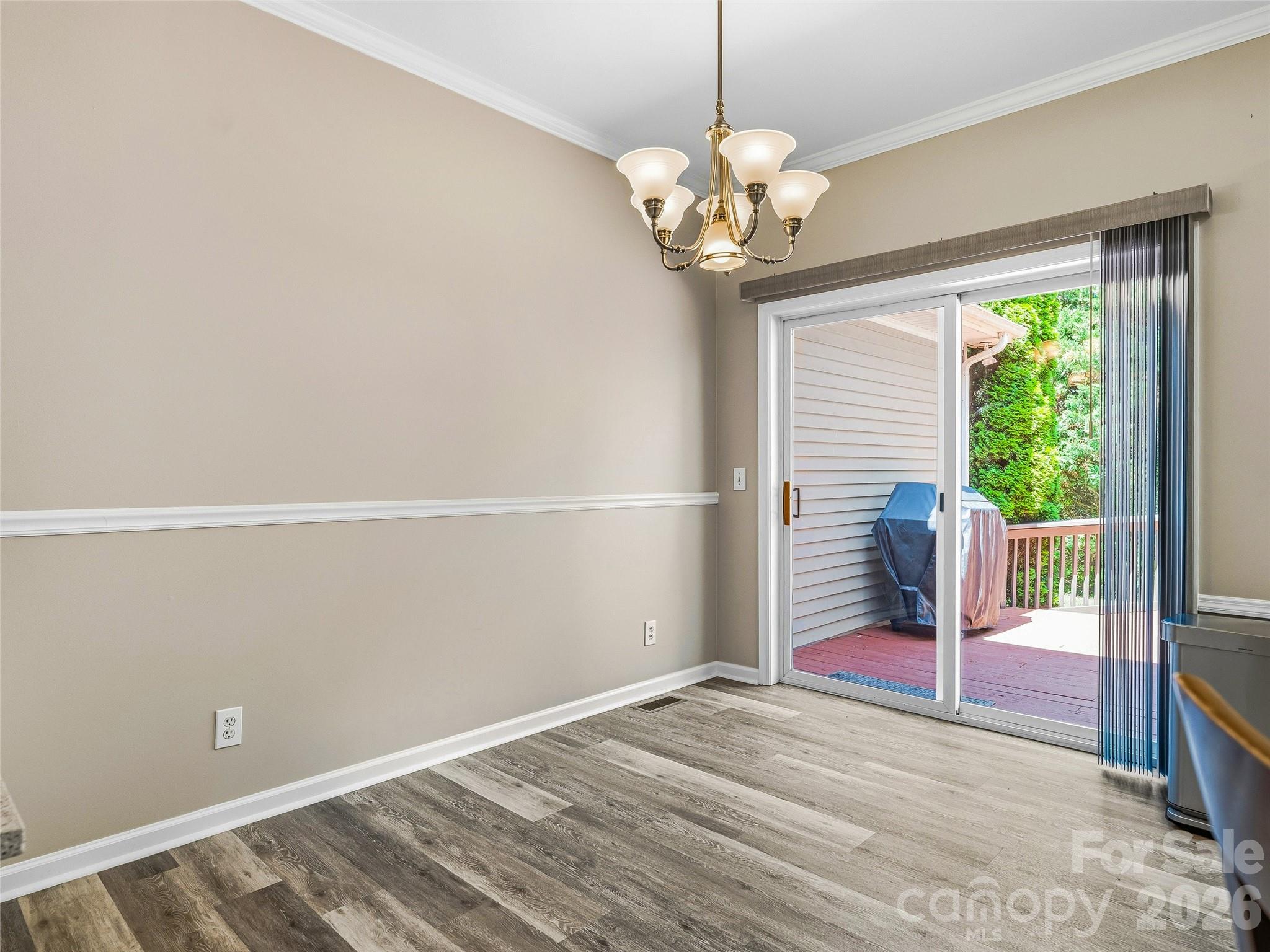 1082 S Main Street Property Photo 8