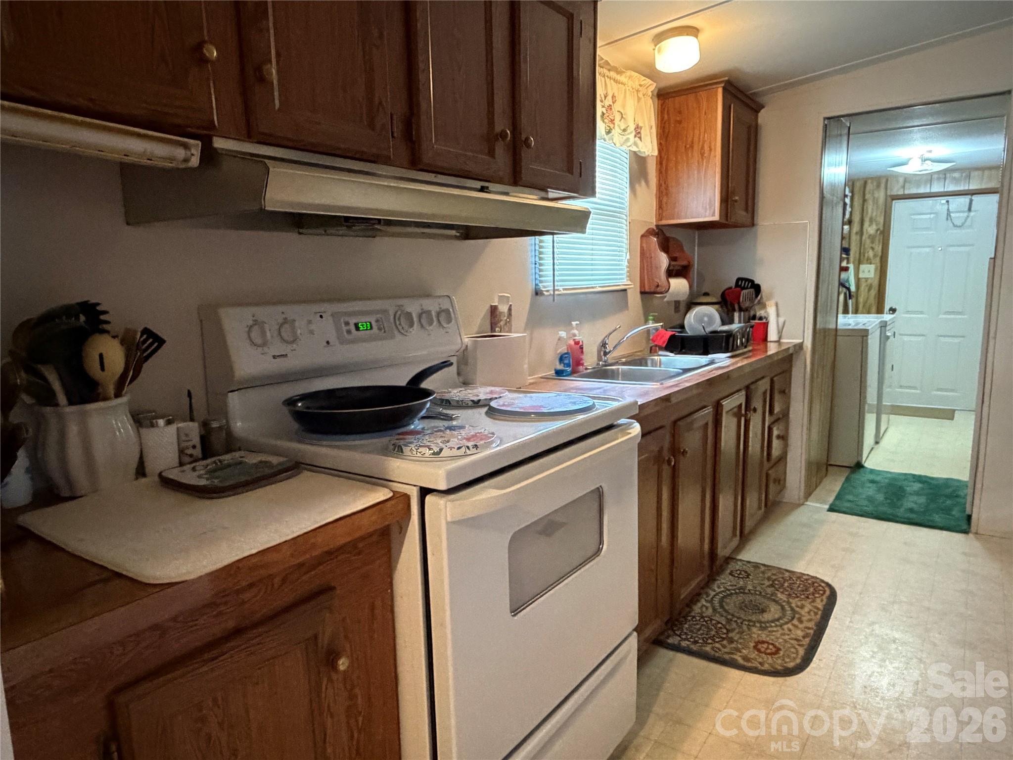 5720 Skyway Drive Property Photo 7