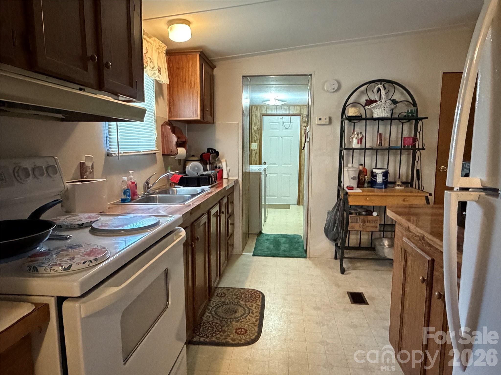 5720 Skyway Drive Property Photo 8