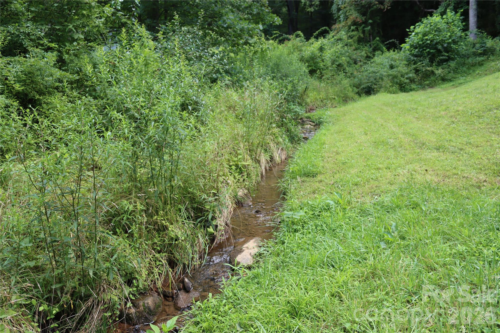 9 Wooded Valley Lane Property Photo 3