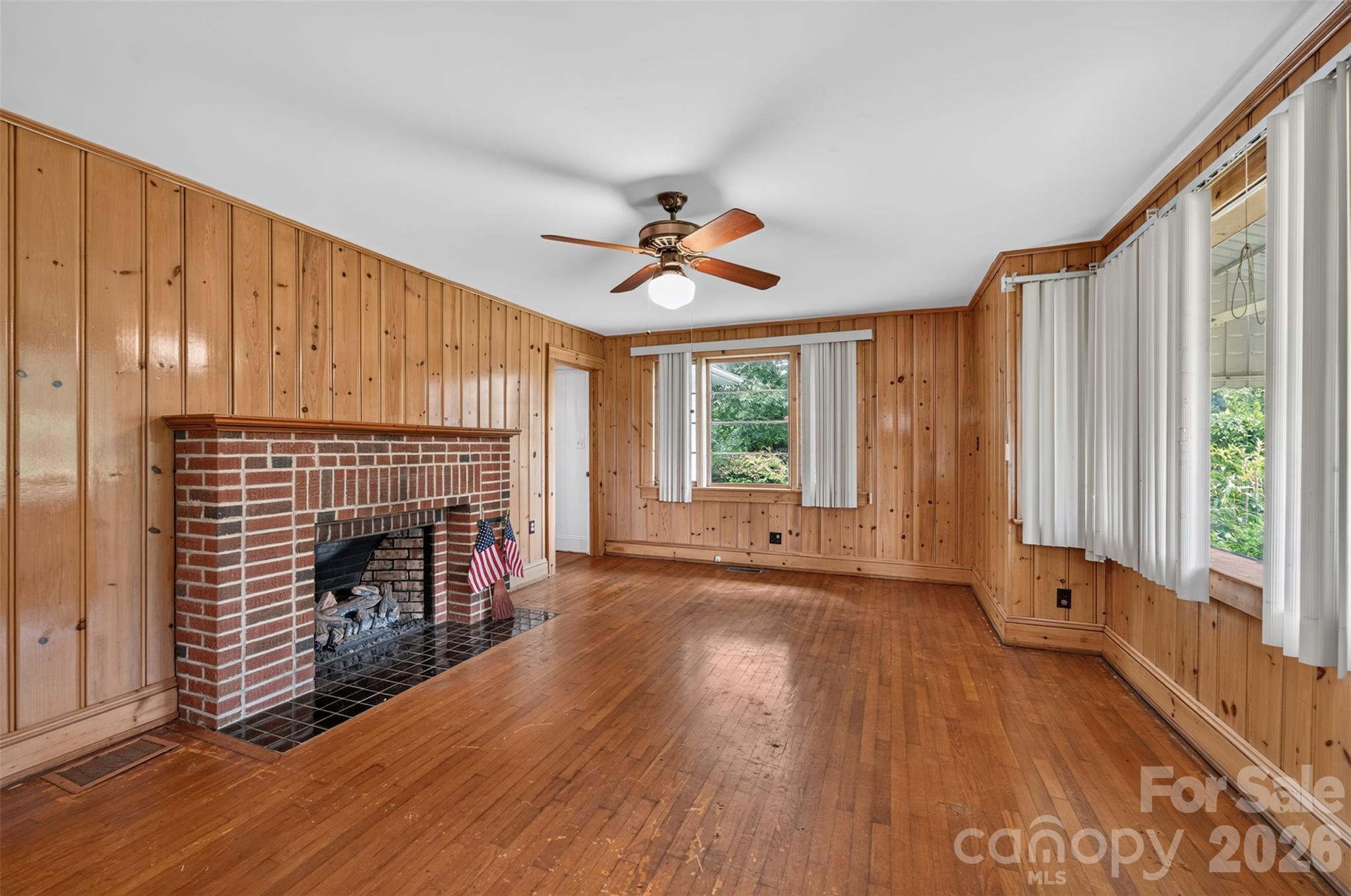 311 33rd Street Drive Property Photo 3