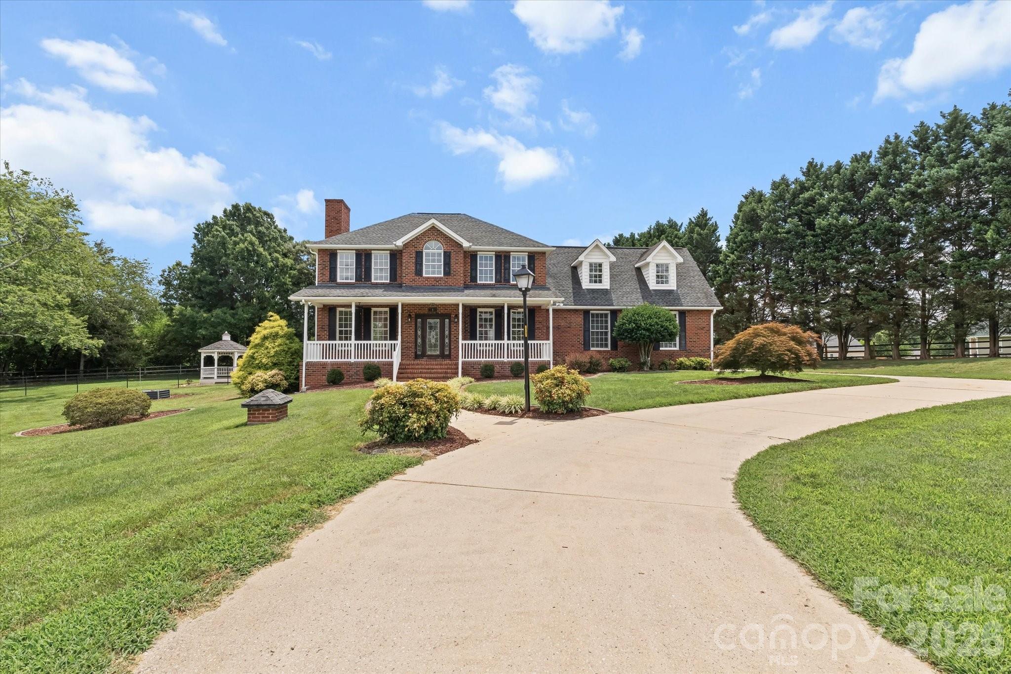 136 Summerchase Lane Property Photo 1