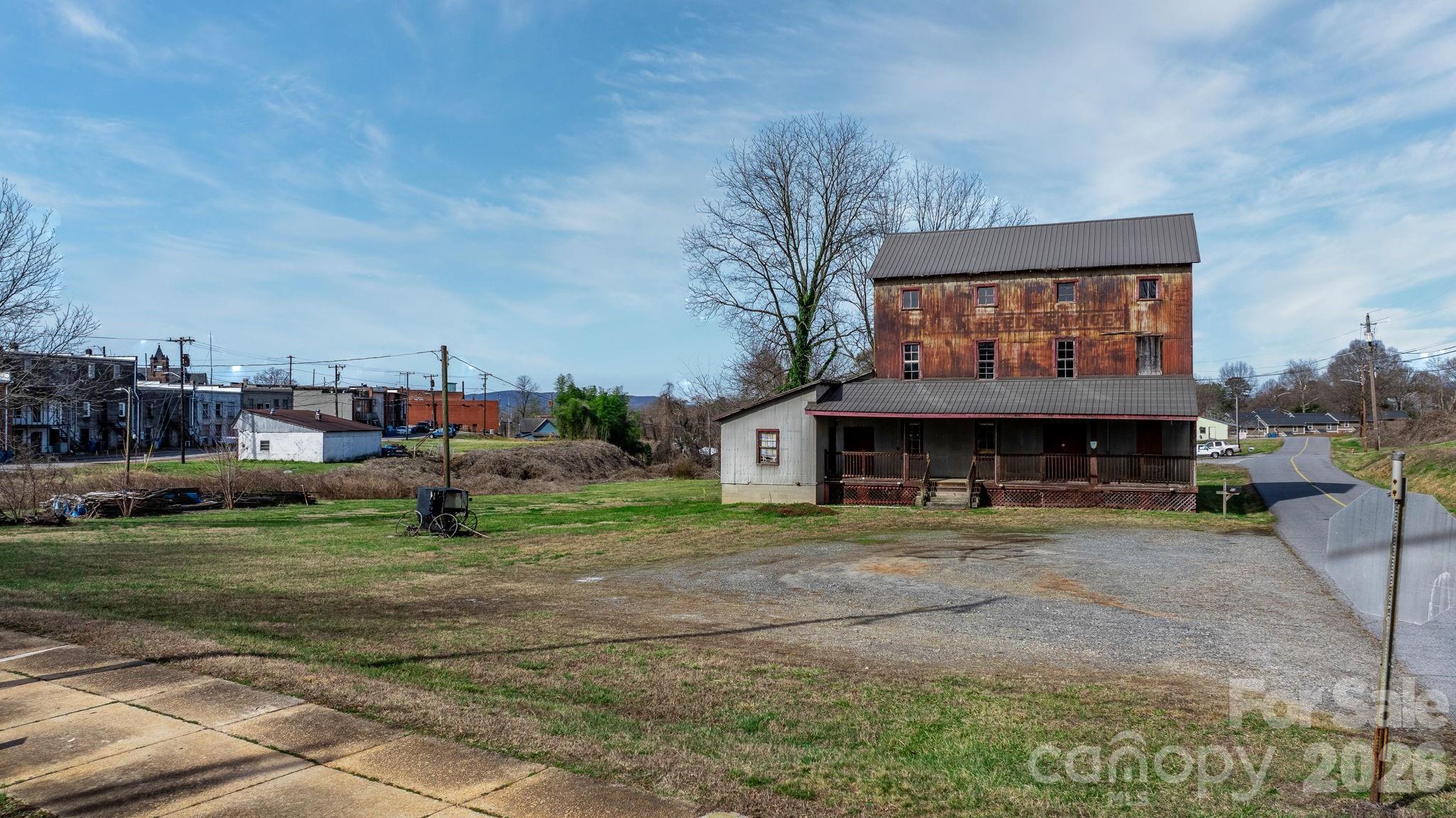 53 2nd Avenue Property Photo 2
