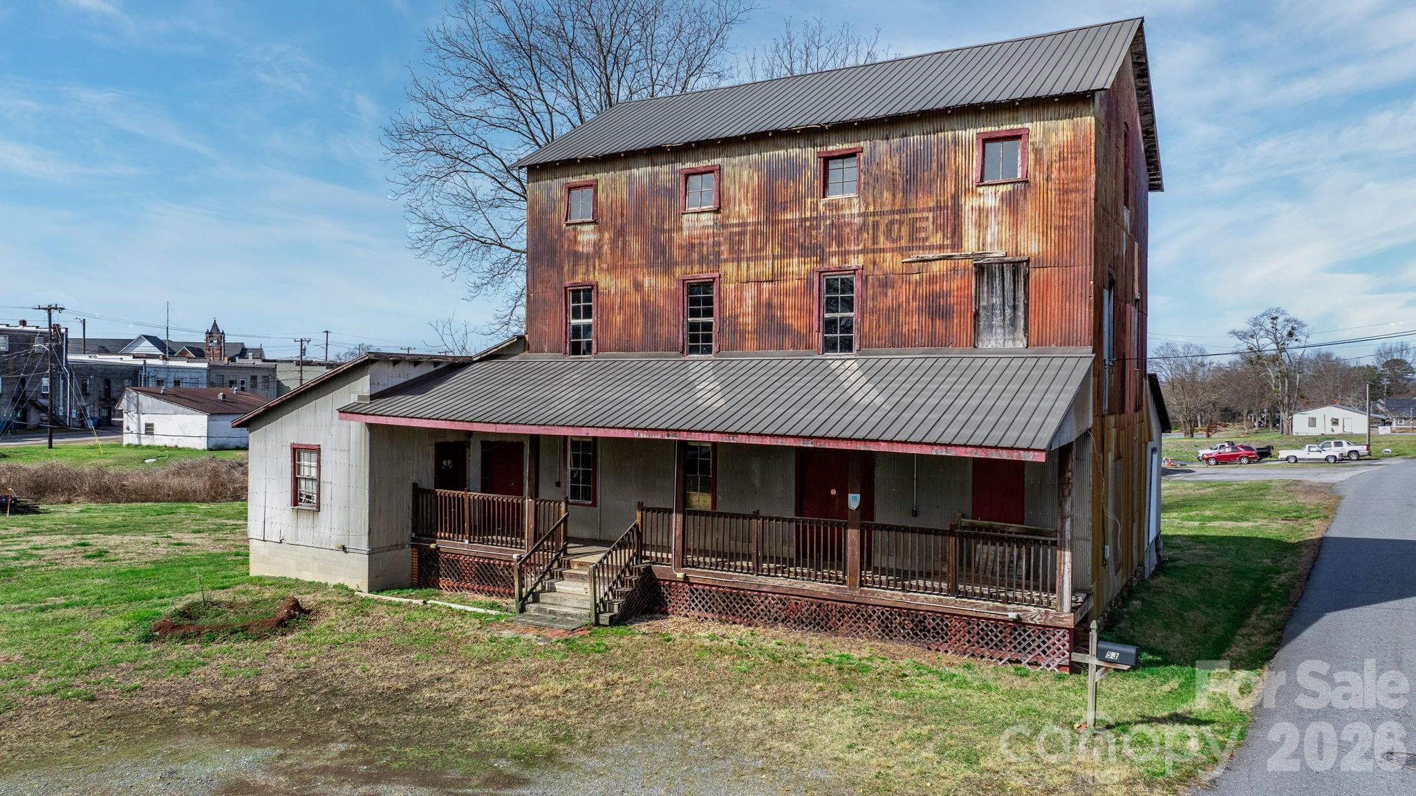 53 2nd Avenue Property Photo 6