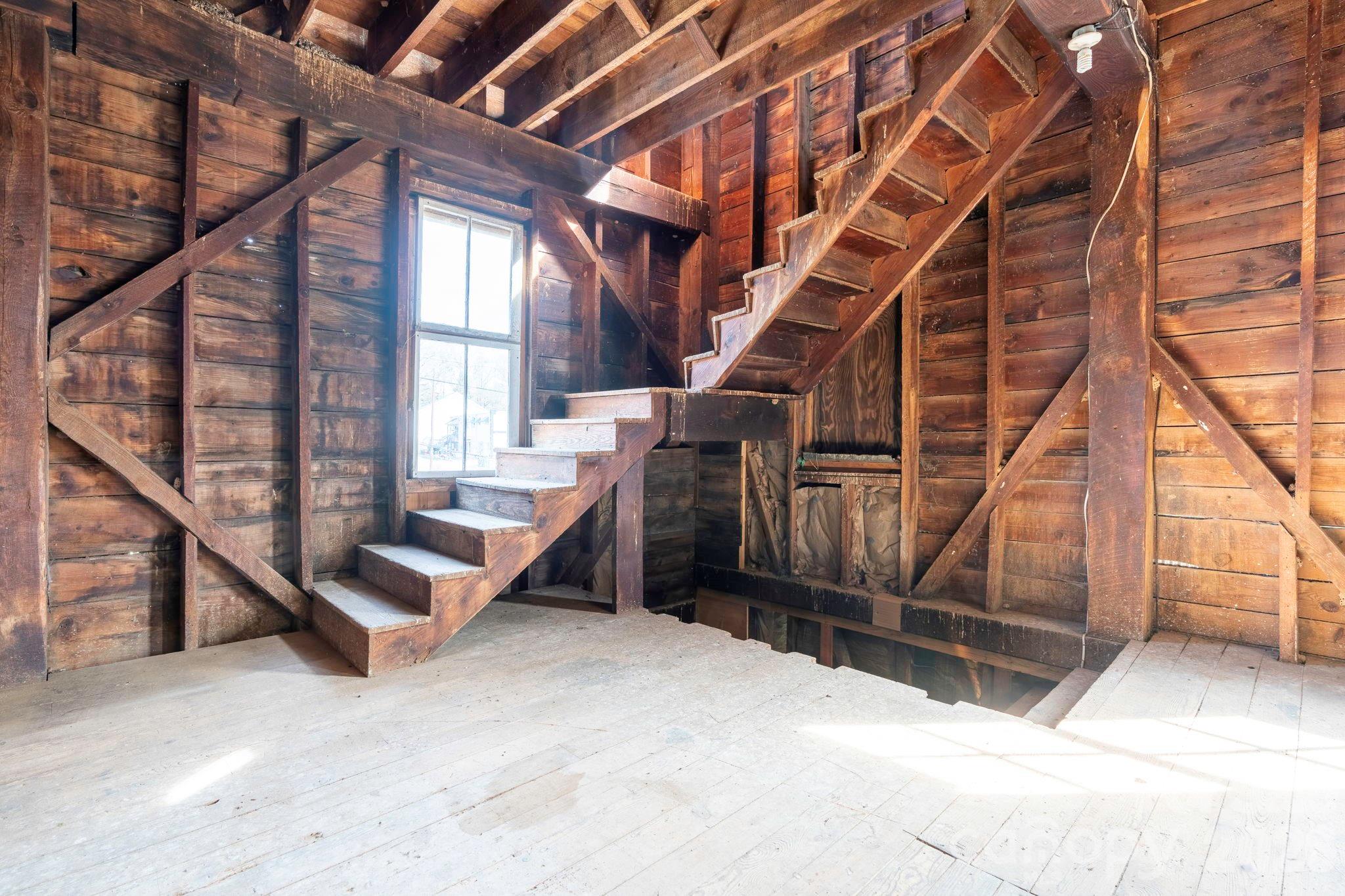53 2nd Avenue Property Photo 17