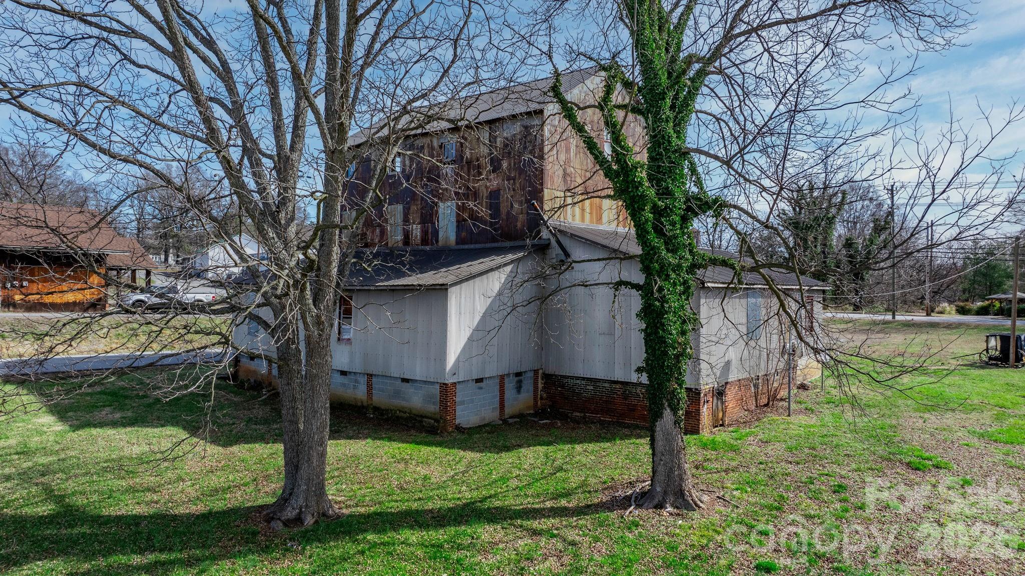 53 2nd Avenue Property Photo 39