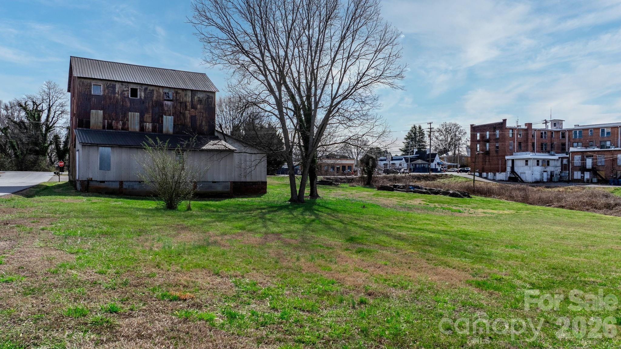 53 2nd Avenue Property Photo 45