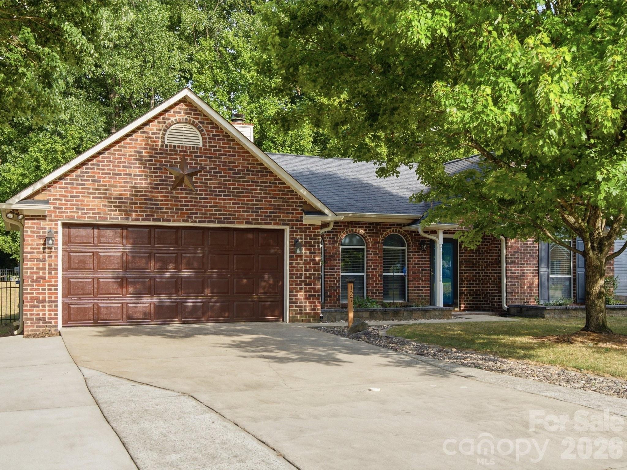 127 W Bank Drive Property Photo 1