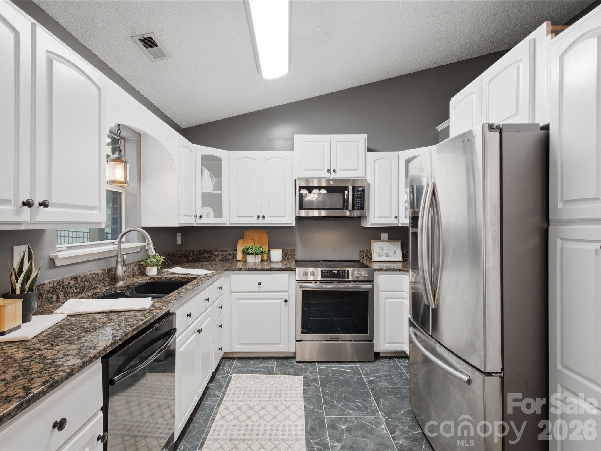 127 W Bank Drive Property Photo 10