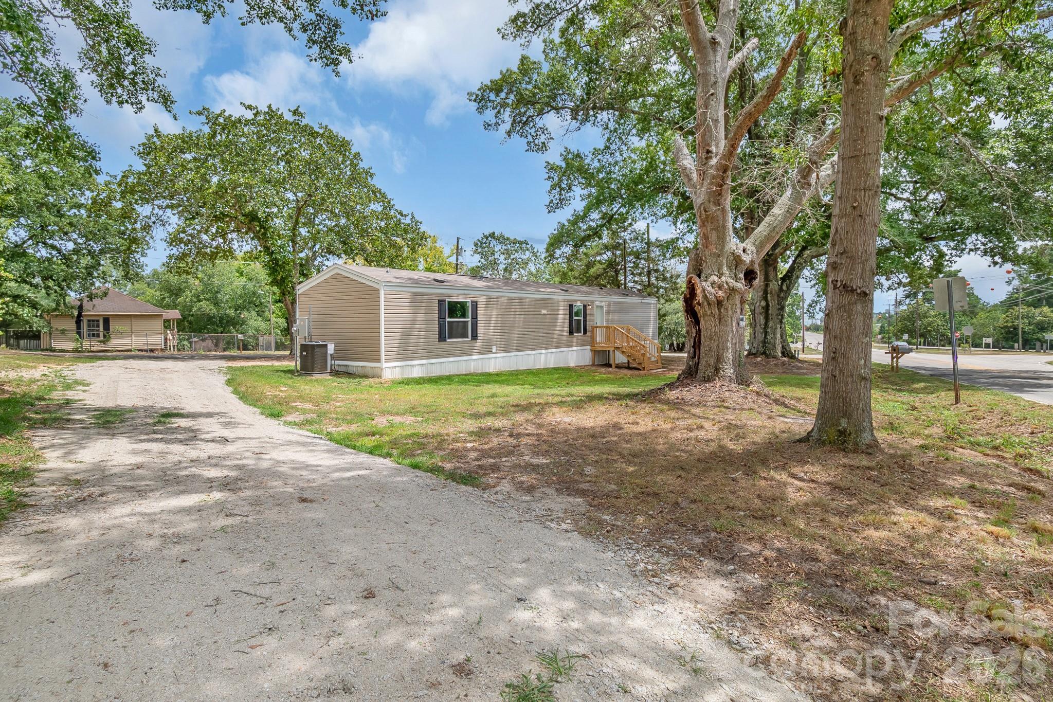 7627 Kershaw Camden Highway Property Photo 2