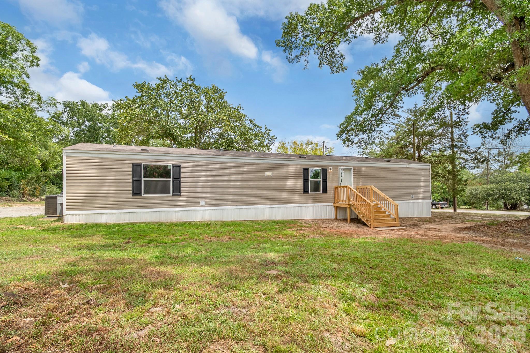 7627 Kershaw Camden Highway Property Photo 3