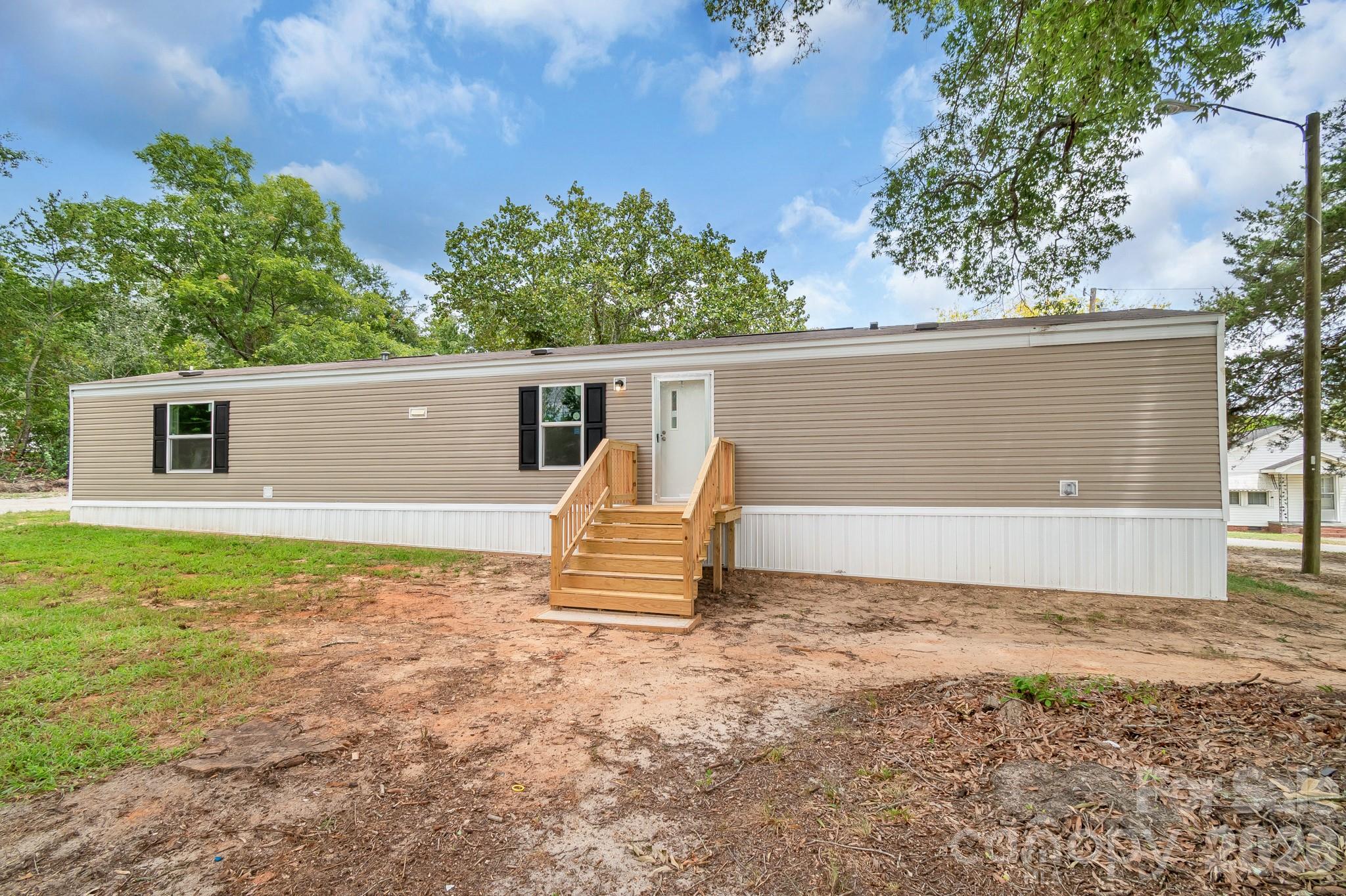 7627 Kershaw Camden Highway Property Photo 4