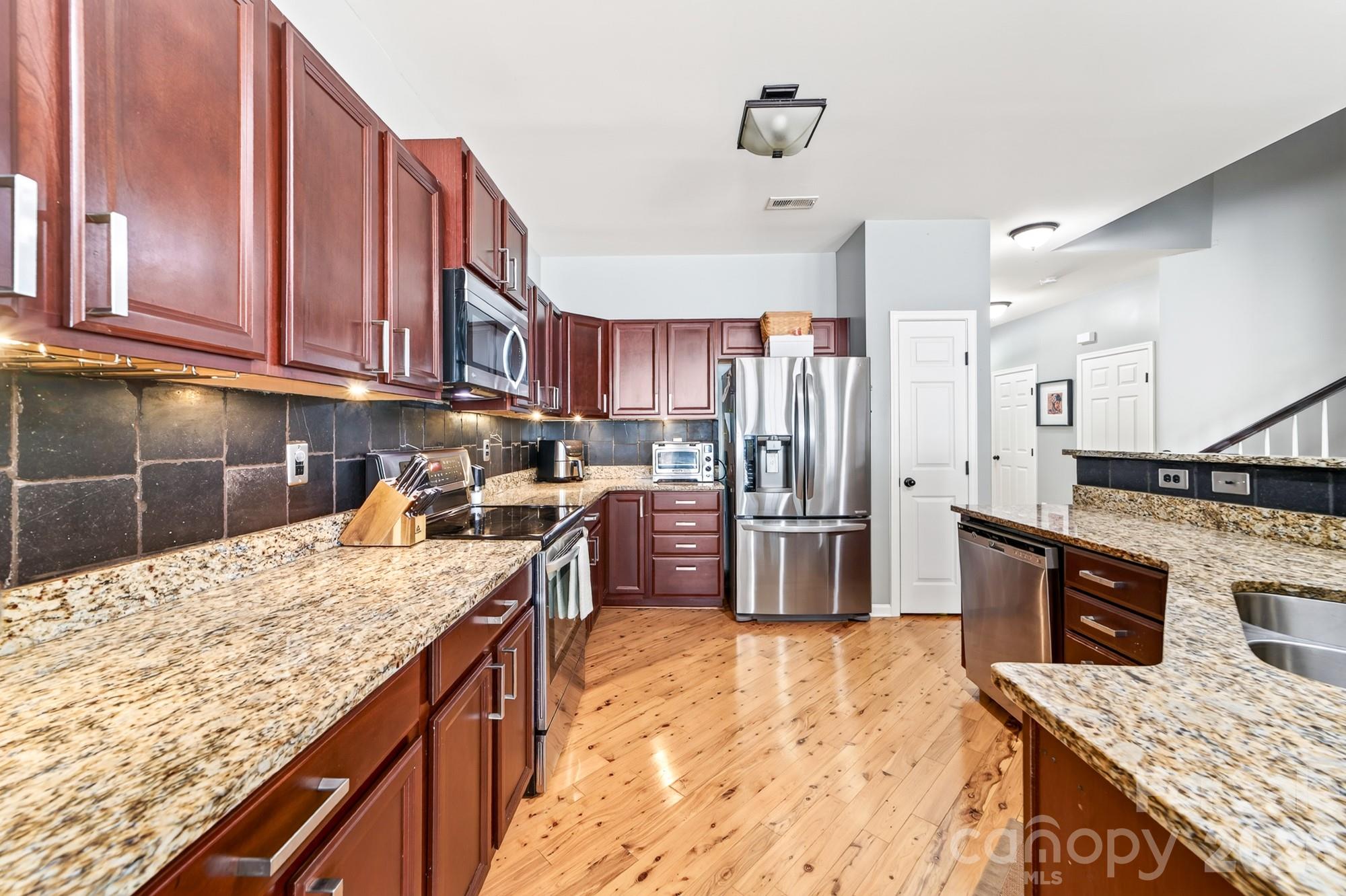 8261 Bridgegate Drive Property Photo 12