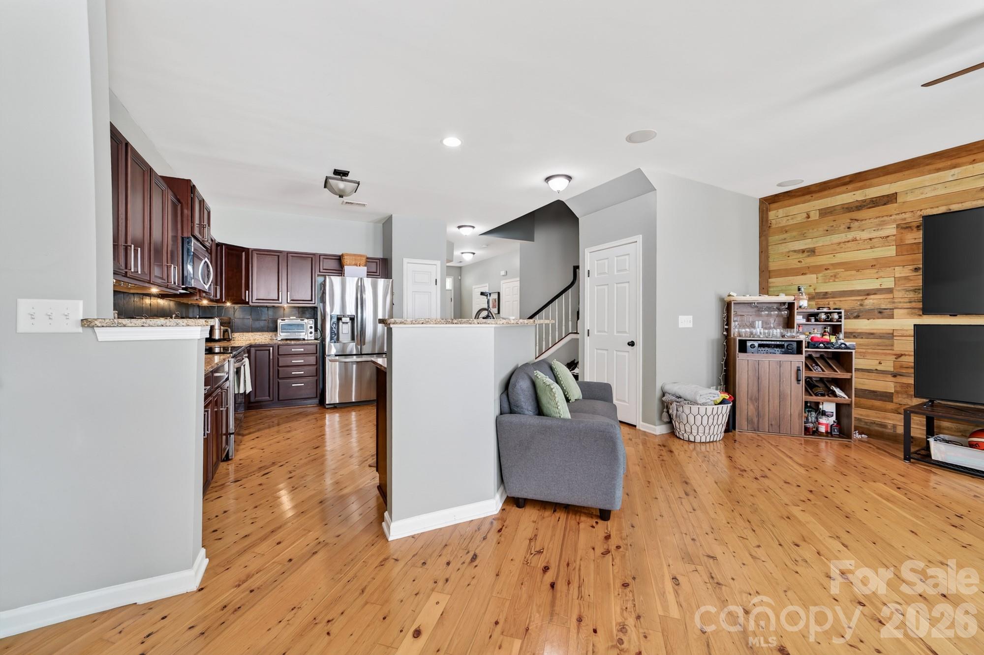 8261 Bridgegate Drive Property Photo 14
