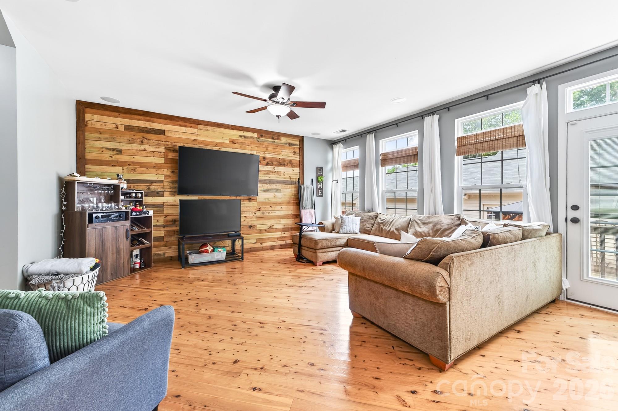 8261 Bridgegate Drive Property Photo 16