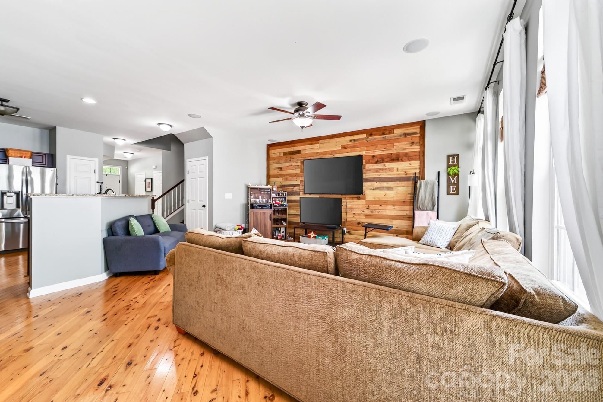 8261 Bridgegate Drive Property Photo 17