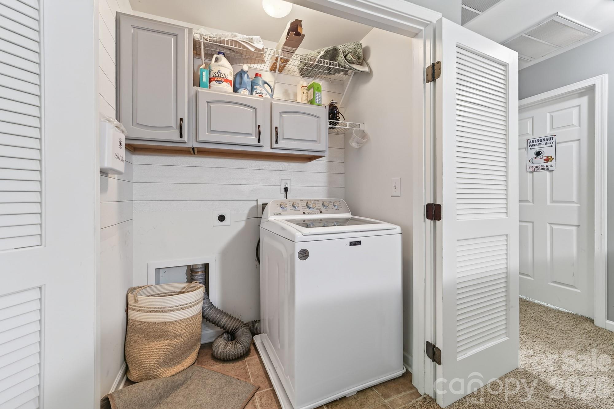 8261 Bridgegate Drive Property Photo 20