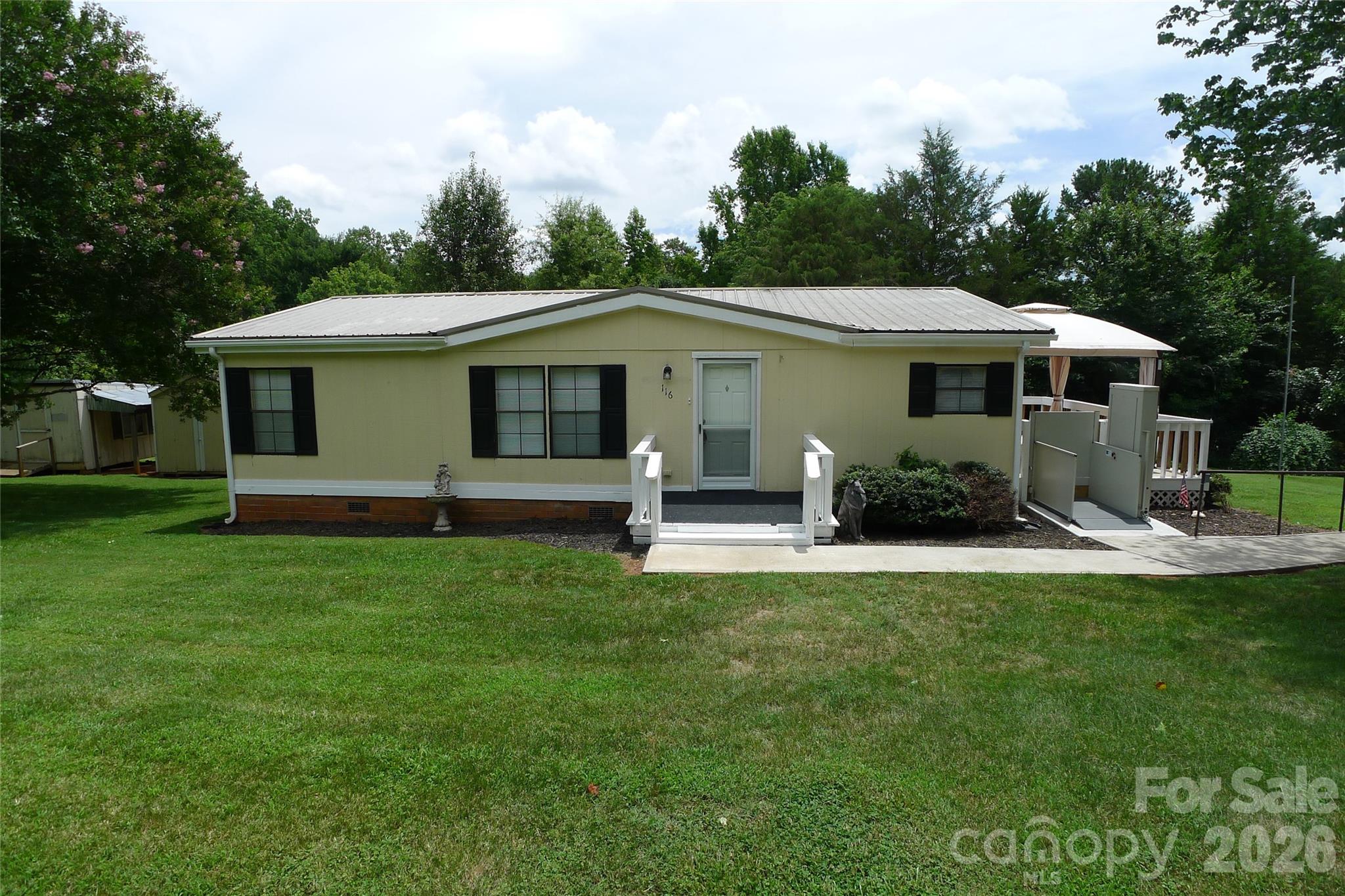 116 Hank Lesser Road Property Photo 2