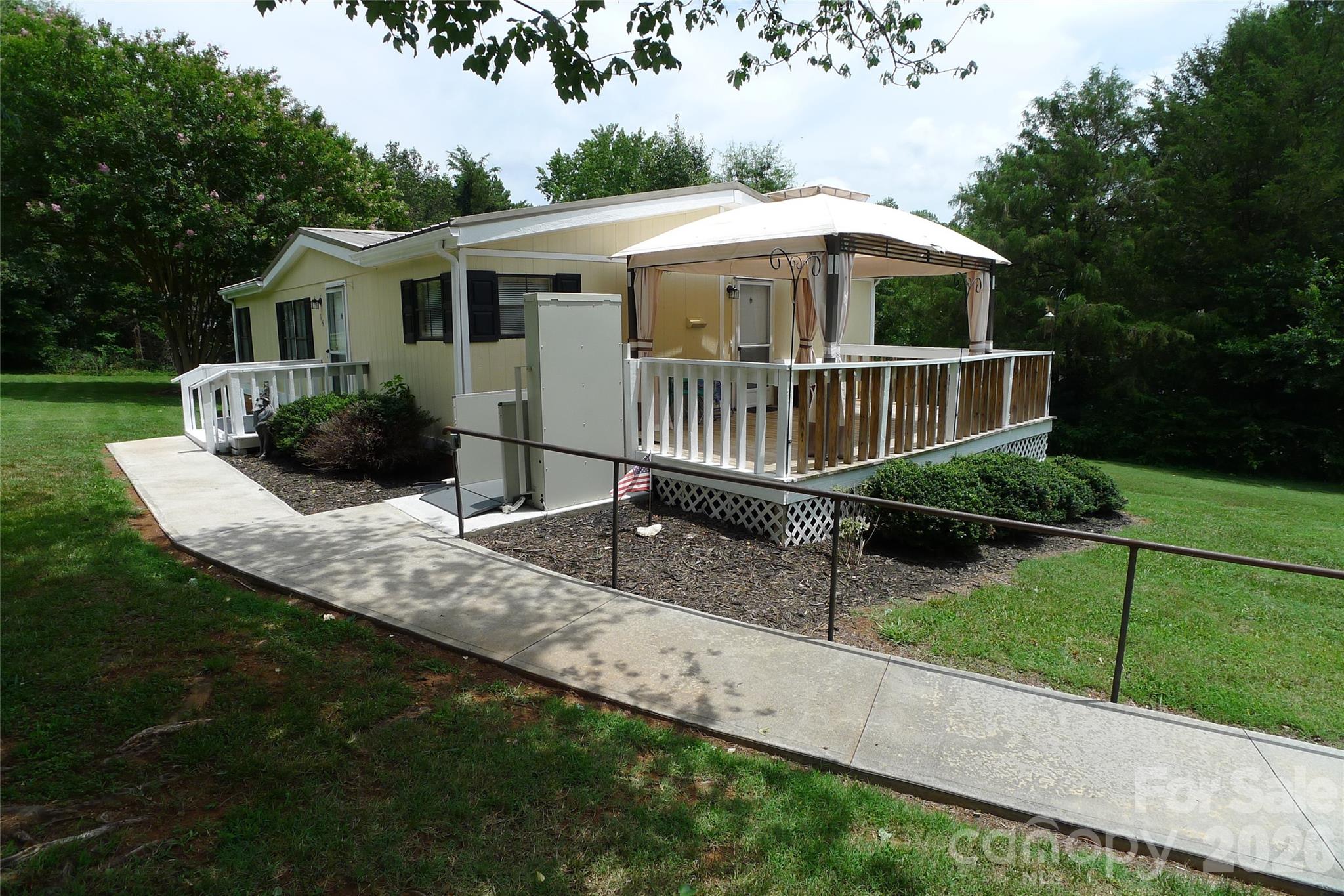 116 Hank Lesser Road Property Photo 4